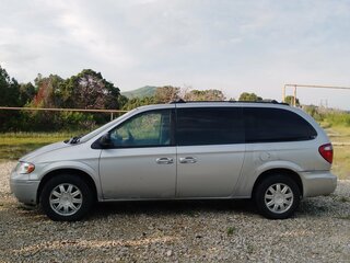 2005 Chrysler Town & Country IV Рестайлинг, серебристый, 690000 рублей, вид 4