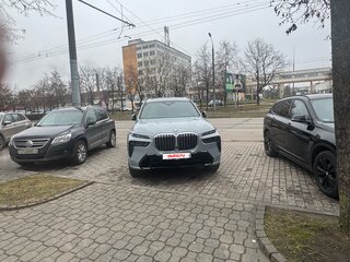 2022 BMW X7 40i I (G07) Рестайлинг, серый, 7120000 рублей, вид 3