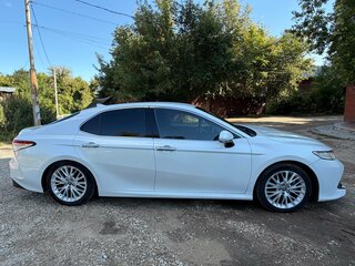 2019 Toyota Camry VIII (XV70), белый, 2520000 рублей, вид 4