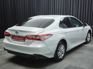 2021 Toyota Camry VIII (XV70), белый, 2887000 рублей, вид 4