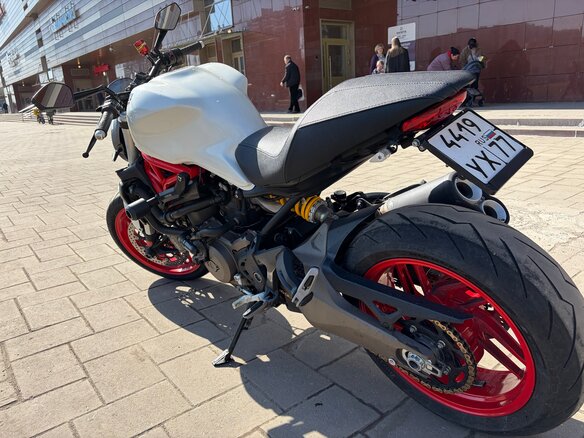 2015 Ducati Monster 821, белый, 490000 рублей - вид 9