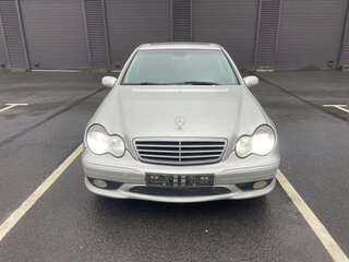 2005 Mercedes-Benz C-Класс 230 II (W203) Рестайлинг, серебристый, 750000 рублей, вид 1