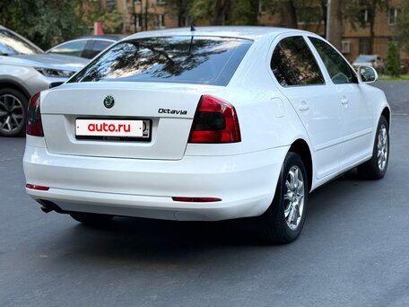 2011 Skoda Octavia II (A5) Рестайлинг, белый, 466666 рублей, вид 4