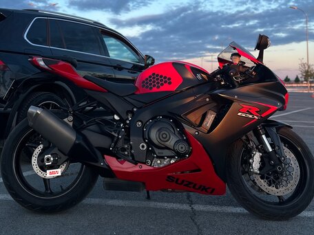 2017 Suzuki GSX-R 600, красный, 999999 рублей, вид 1