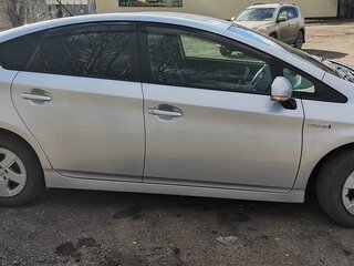2011 Toyota Prius III (XW30), серебристый, 1050000 рублей, вид 4