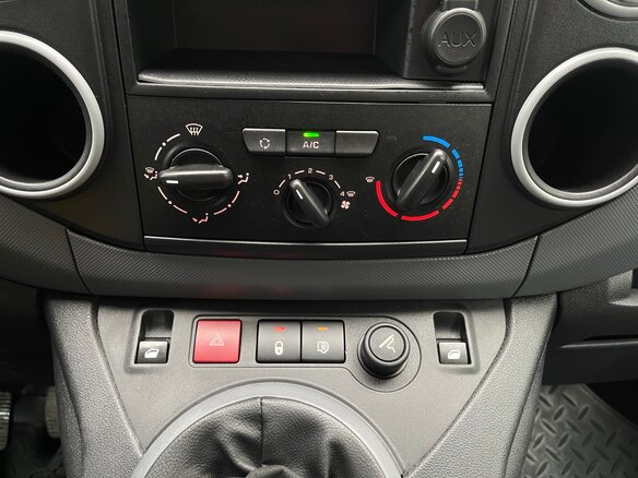 2021 Peugeot Partner, жёлтый, 1880000 рублей - вид 14