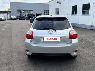 2010 Toyota Auris I Рестайлинг, серебристый, 650000 рублей, вид 4