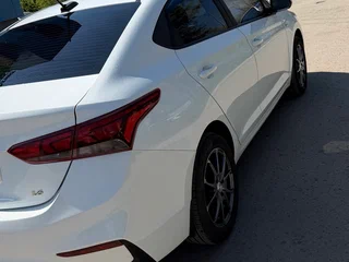 2018 Hyundai Solaris II, белый, 1004000 рублей, вид 3