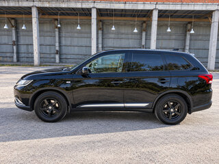 2019 Mitsubishi Outlander III Рестайлинг 3, чёрный, 2250000 рублей, вид 4