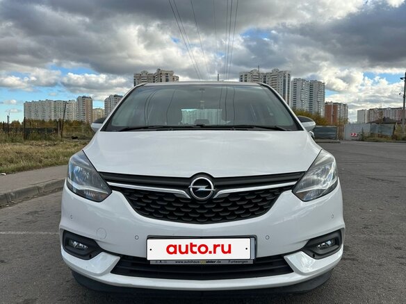 2016 Opel Zafira C Рестайлинг, белый, 1370000 рублей