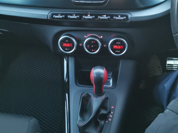 2012 Alfa Romeo Giulietta III, красный, 1300000 рублей - вид 13