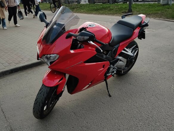 2017 Honda VFR 800, красный, 950000 рублей - вид 2