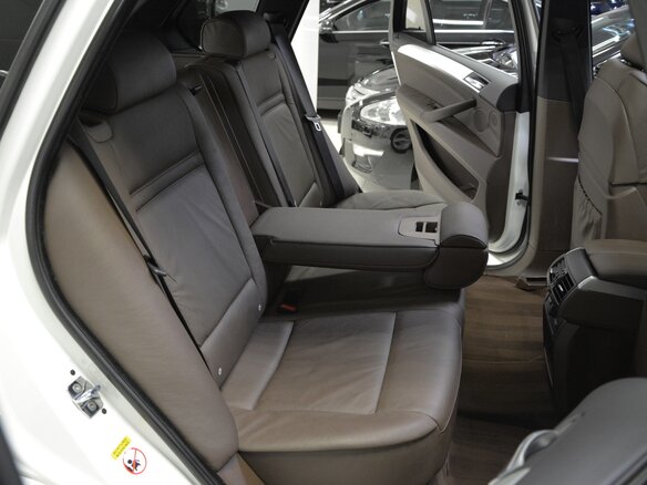 2008 BMW X5 4.8i II (E70), белый - вид 9