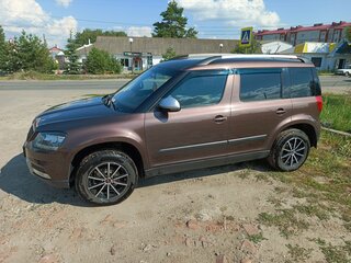 2015 Skoda Yeti I Рестайлинг, коричневый, 1100000 рублей, вид 4
