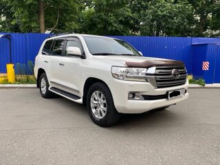 2017 Toyota Land Cruiser 200 Series Рестайлинг 2, белый, 6900000 рублей, вид 4