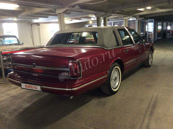 1993 Lincoln Town Car II, красный - вид 3