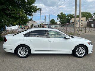 2017 Volkswagen Passat (North America and China) I Рестайлинг, белый, 1950000 рублей, вид 2
