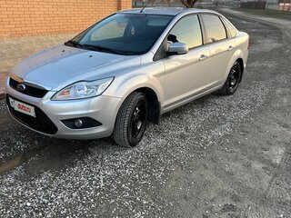 2011 Ford Focus II Рестайлинг, серебристый, 760000 рублей, вид 1