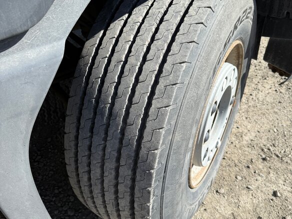 2000 Volvo FH, серебристый, 3000000 рублей - вид 8