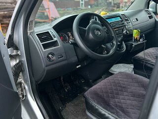 2011 Volkswagen Caravelle T5 Рестайлинг, серебристый, 2300000 рублей, вид 5