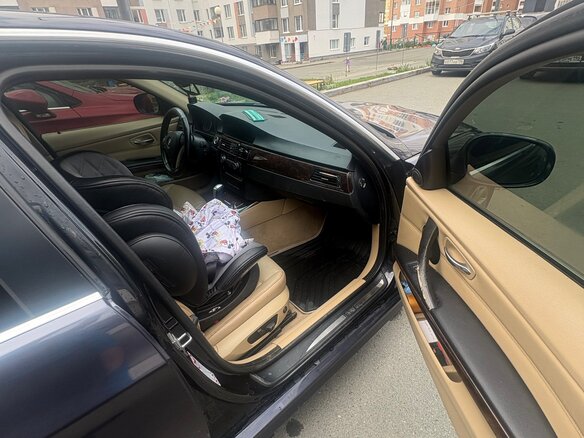 2009 BMW 3 серии 330i xDrive V (E90/E91/E92/E93) Рестайлинг, чёрный, 900000 рублей - вид 9