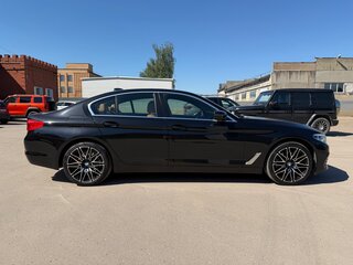 2019 BMW 5 серии 518d VII (G30/G31/G38), чёрный, 4100000 рублей, вид 4