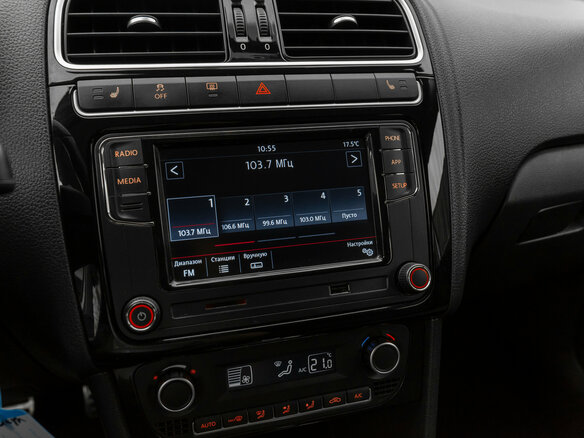 2018 Volkswagen Polo V Рестайлинг, серебристый, 1470000 рублей - вид 13