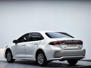 2022 Toyota Corolla XII (E210), белый, 1490000 рублей, вид 4