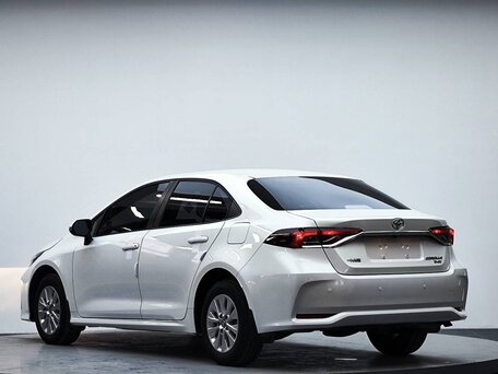 2022 Toyota Corolla XII (E210), белый, 1490000 рублей, вид 4