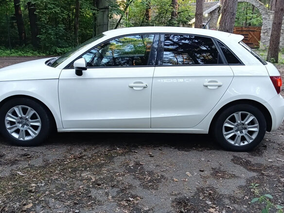 2013 Audi A1 I (8X), белый - вид 2