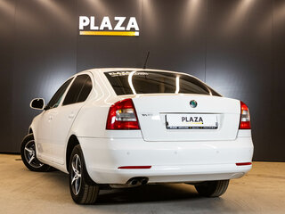 2012 Skoda Octavia II (A5) Рестайлинг, белый, 950000 рублей, вид 3
