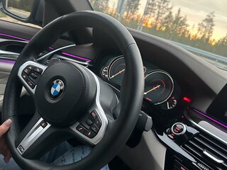 2017 BMW 5 серии M550i xDrive VII (G30/G31/G38), серый, 6500000 рублей, вид 4