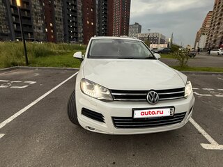 2013 Volkswagen Touareg II, белый, 2350000 рублей, вид 1