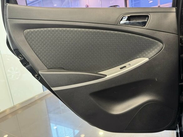 2011 Hyundai Solaris I, чёрный - вид 12