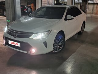 2016 Toyota Camry VII (XV50) Рестайлинг, белый, 1990000 рублей, вид 1