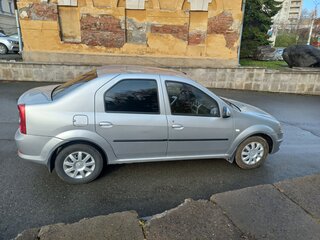 2013 Renault Logan I Рестайлинг, серебристый, 410000 рублей, вид 3