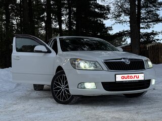 2013 Skoda Octavia II (A5) Рестайлинг, белый, 890000 рублей, вид 3