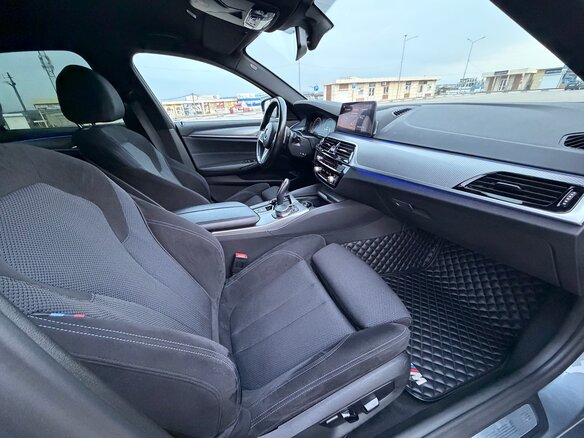 2019 BMW 5 серии 520d xDrive VII (G30/G31/G38), серый, 3597000 рублей - вид 19