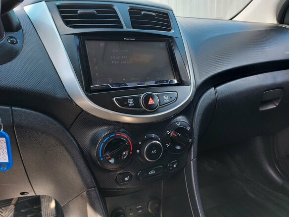 2015 Hyundai Solaris I Рестайлинг, белый, 839000 рублей - вид 12
