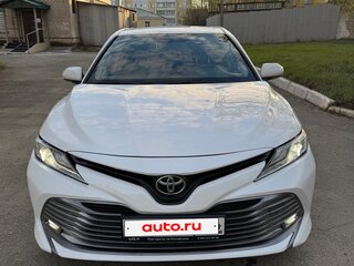 2018 Toyota Camry VIII (XV70), белый, 2100000 рублей, вид 1