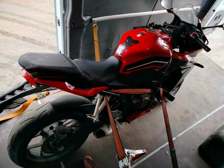 2022 Honda CBR 650R, красный, 950000 рублей, вид 3