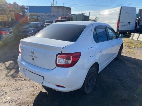 2017 Renault Logan II, белый, 520000 рублей, вид 3