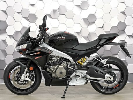 2022 Aprilia Tuono 660, чёрный, 1177000 рублей, вид 4