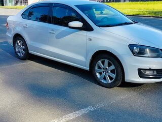 2016 Volkswagen Polo V Рестайлинг, белый, 800000 рублей, вид 2