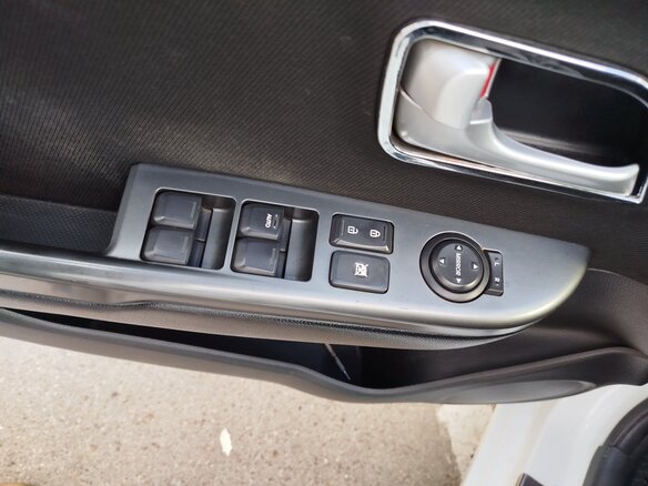 2012 Kia Rio 4-speed III, белый, 750000 рублей - вид 5