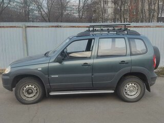 2011 Chevrolet Niva I Рестайлинг, зелёный, 800000 рублей, вид 2