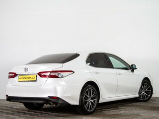 2021 Toyota Camry VIII (XV70) Рестайлинг, белый, 3529000 рублей, вид 4