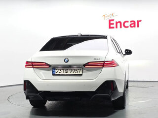 2023 BMW 5 серии 520i VIII (G60/G61/G68), белый, 5700000 рублей, вид 4