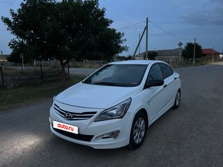 2015 Hyundai Solaris I Рестайлинг, белый, 850000 рублей, вид 2