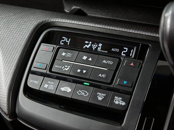2015 Honda Stepwgn Spada V, белый, 1847000 рублей - вид 25